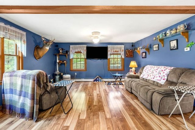 233 Lovers Ln, Haverhill, MA 01830