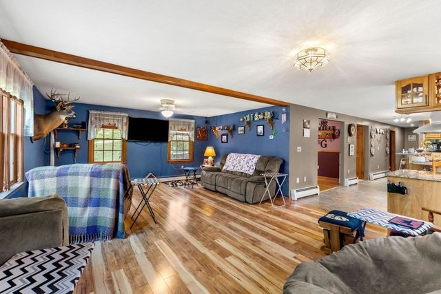 233 Lovers Ln, Haverhill, MA 01830