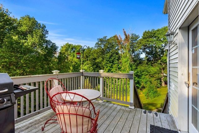 233 Lovers Ln, Haverhill, MA 01830