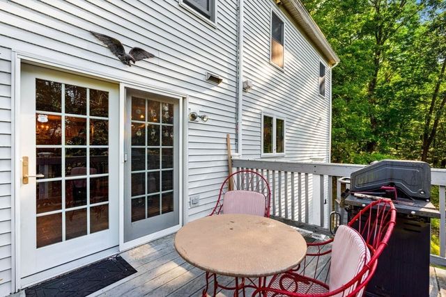 233 Lovers Ln, Haverhill, MA 01830