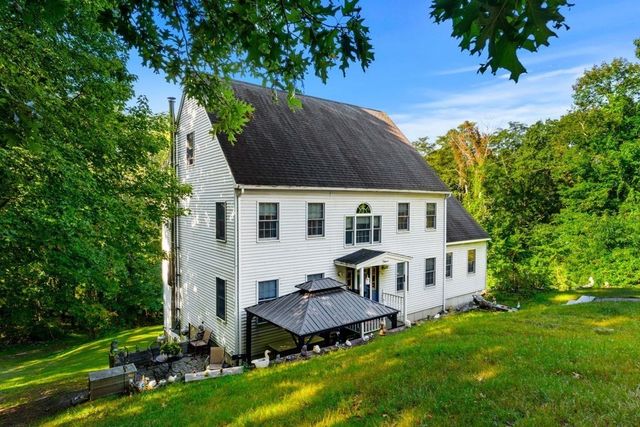 233 Lovers Ln, Haverhill, MA 01830