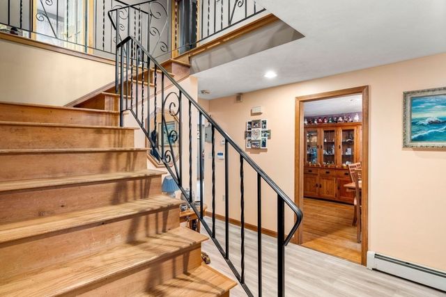 233 Lovers Ln, Haverhill, MA 01830