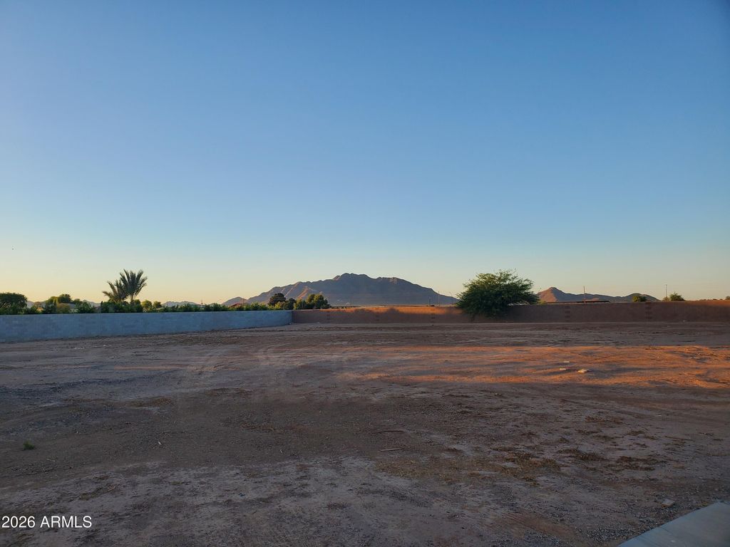 Image 1 of property listing at 6259 S BRETT Court 11, Gilbert, AZ 85298