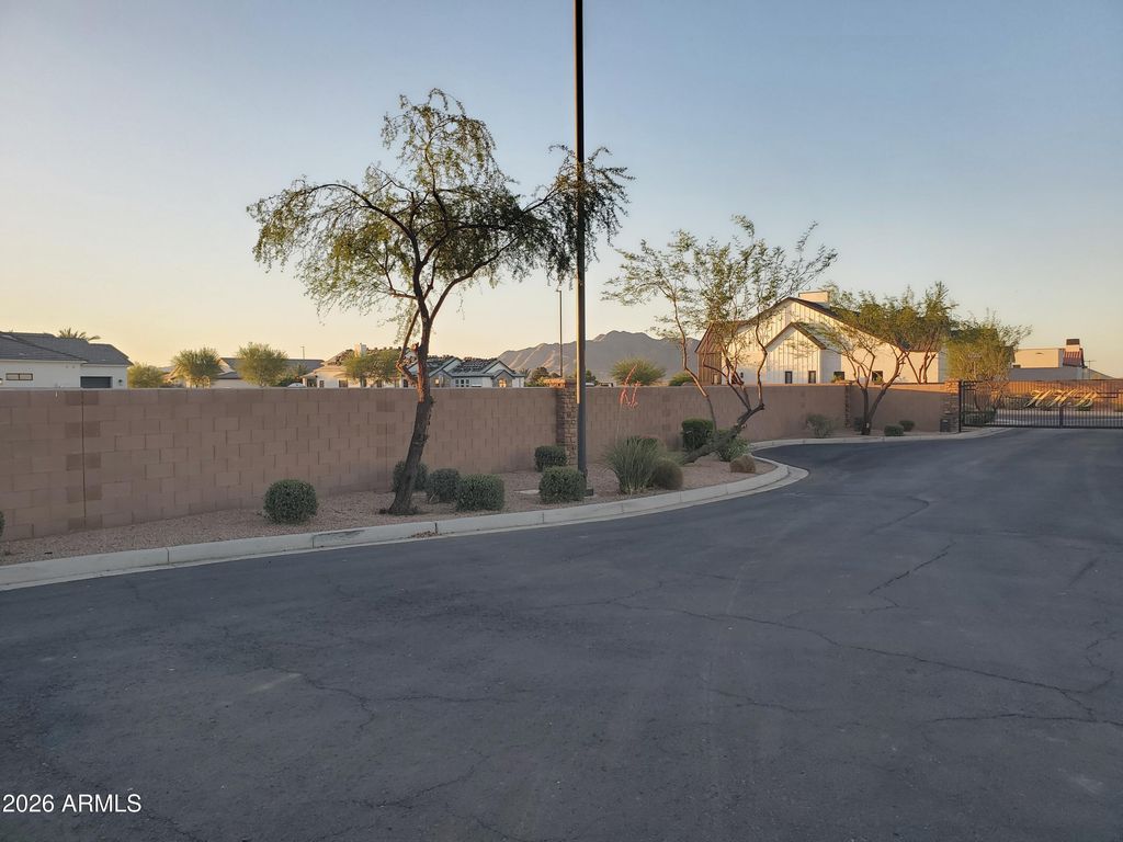 Image 6 of property listing at 6259 S BRETT Court 11, Gilbert, AZ 85298