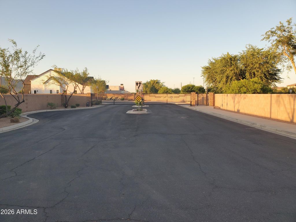 Image 7 of property listing at 6259 S BRETT Court 11, Gilbert, AZ 85298