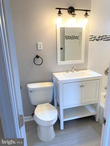 12 HALLEY PL SE #101, Washington, DC 20032
