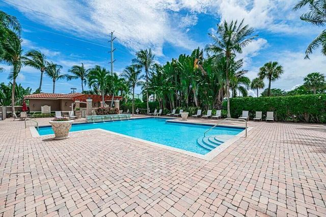 616 Clearwater Park Road 1112, West Palm Beach, FL 33401