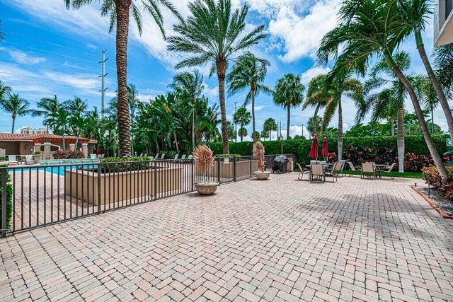 616 Clearwater Park Road 1112, West Palm Beach, FL 33401
