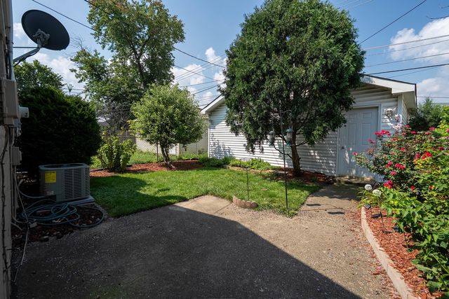 7720 NEWLAND Avenue, Burbank, IL 60459