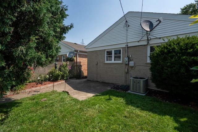 7720 NEWLAND Avenue, Burbank, IL 60459