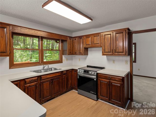 11 Tree Top Drive, Arden, NC 28704