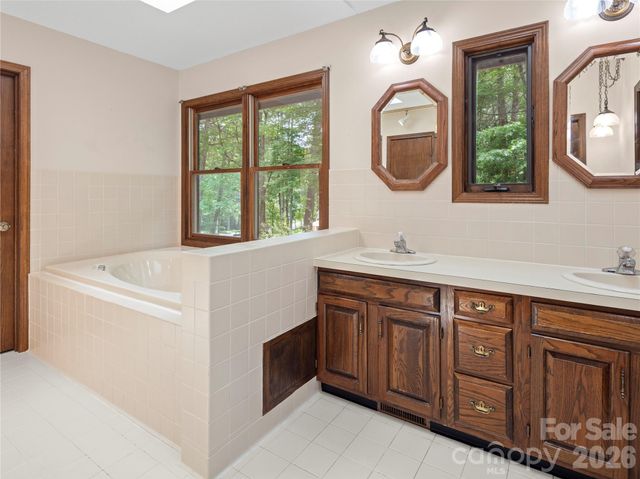 11 Tree Top Drive, Arden, NC 28704