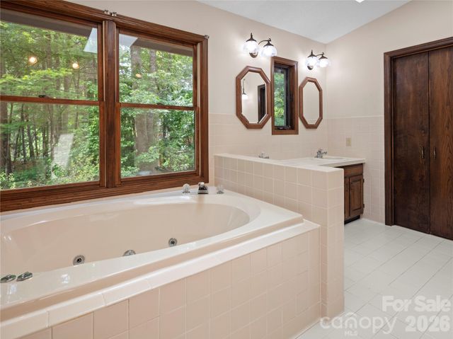 11 Tree Top Drive, Arden, NC 28704