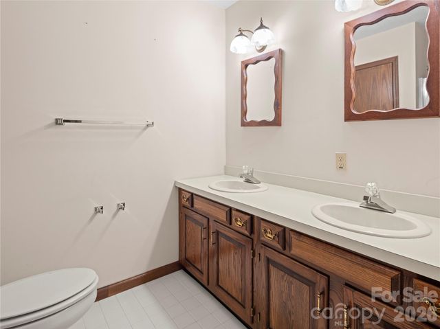 11 Tree Top Drive, Arden, NC 28704