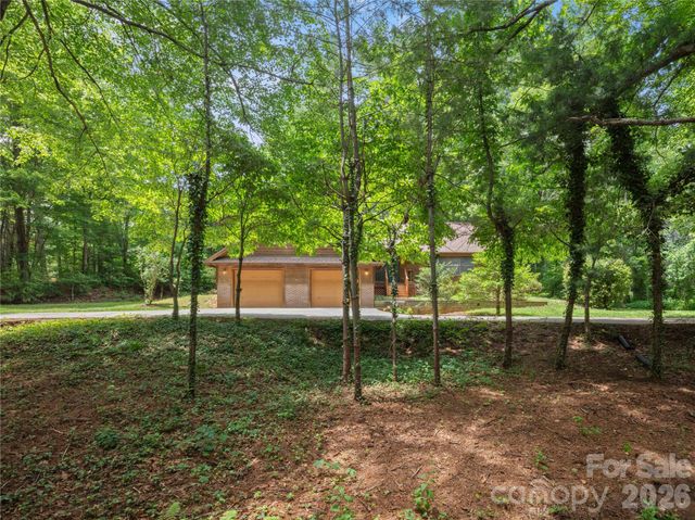 11 Tree Top Drive, Arden, NC 28704
