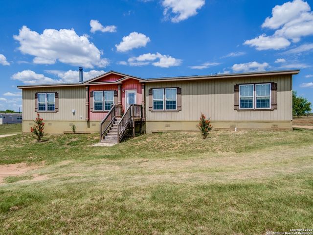 252 COUNTY ROAD 302, Floresville, TX 78114