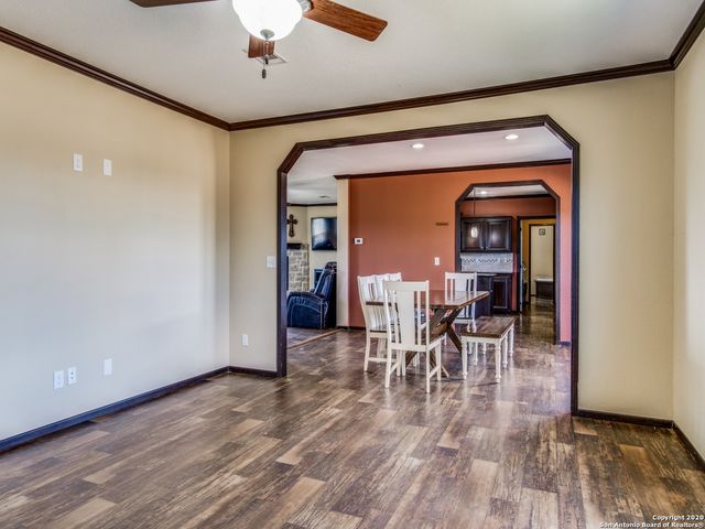 252 COUNTY ROAD 302, Floresville, TX 78114