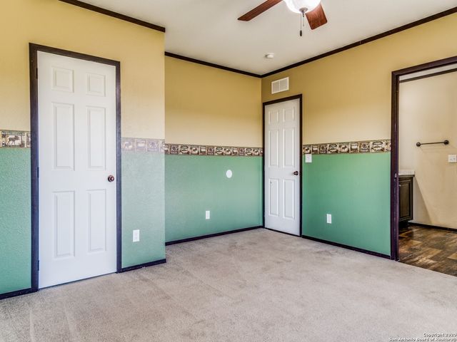 252 COUNTY ROAD 302, Floresville, TX 78114