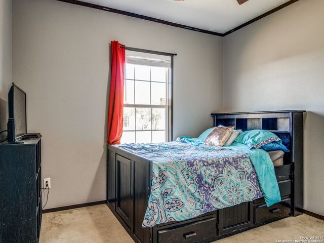 252 COUNTY ROAD 302, Floresville, TX 78114