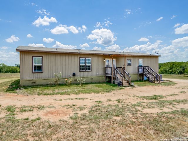 252 COUNTY ROAD 302, Floresville, TX 78114