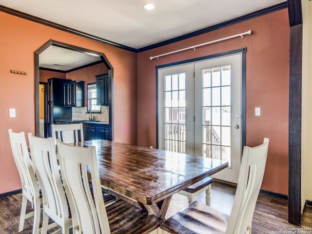 252 COUNTY ROAD 302, Floresville, TX 78114