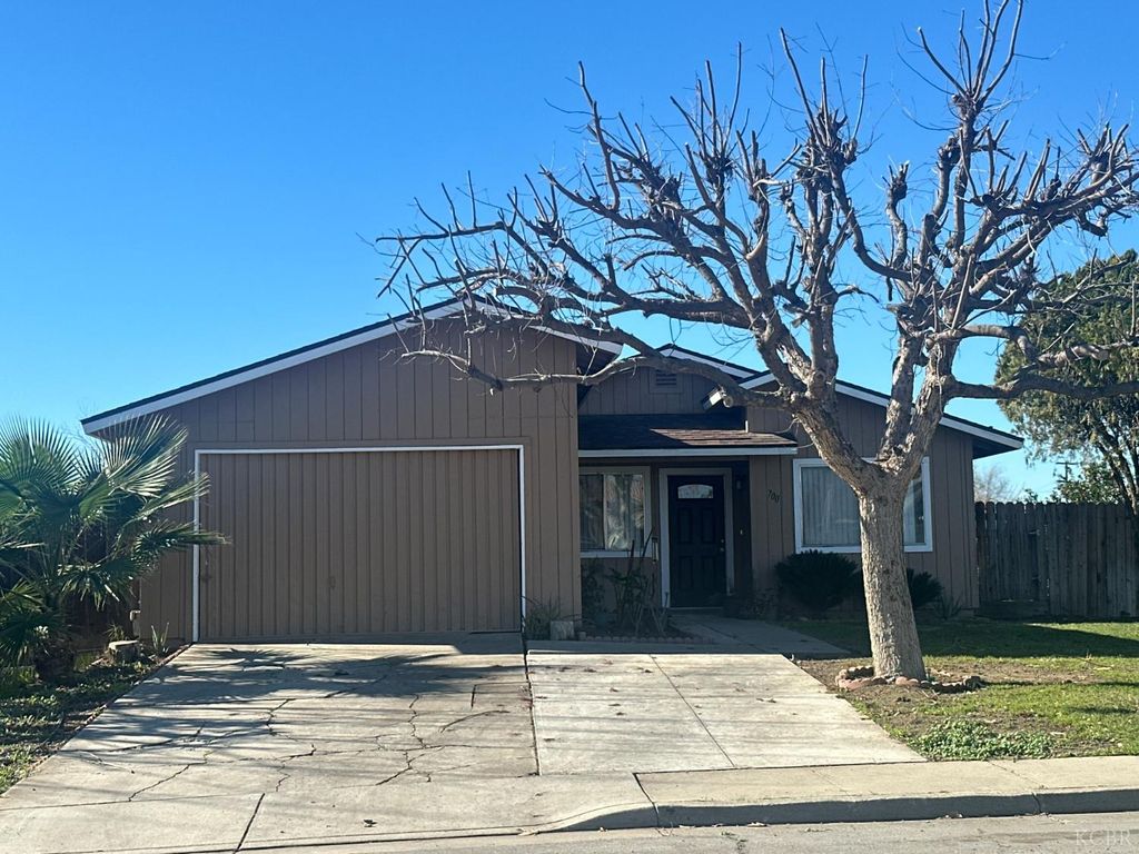 700 S Corcoran Avenue, Avenal, CA 93024