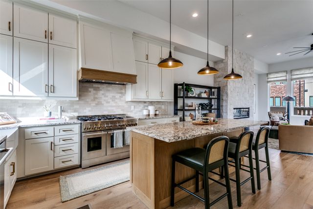 250 E Dallas Road 121, Grapevine, TX 76051