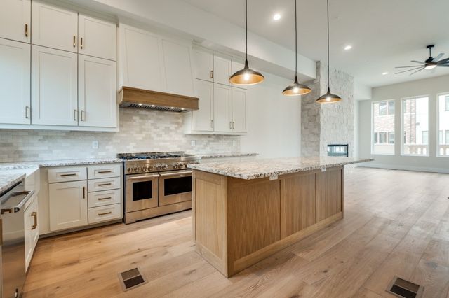 250 E Dallas Road 121, Grapevine, TX 76051