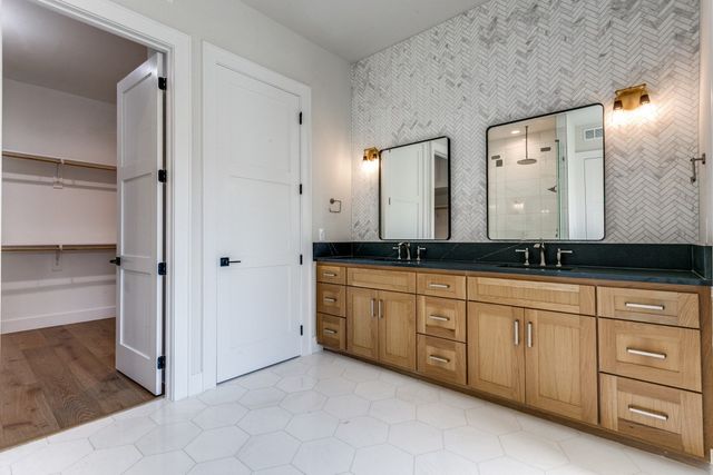 250 E Dallas Road 121, Grapevine, TX 76051