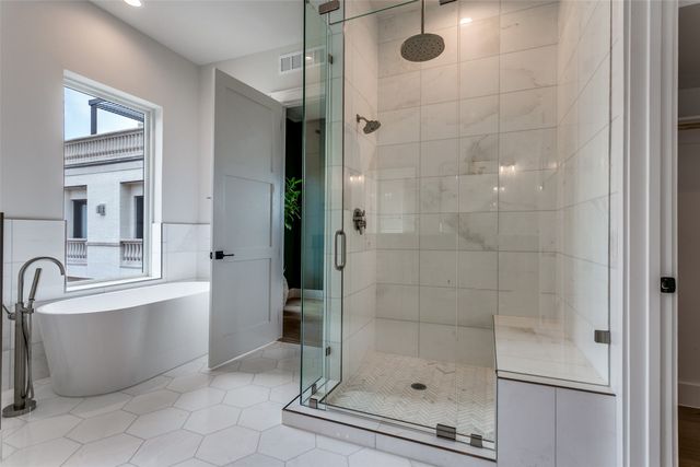 250 E Dallas Road 121, Grapevine, TX 76051