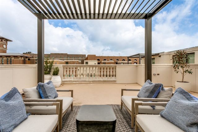 250 E Dallas Road 121, Grapevine, TX 76051