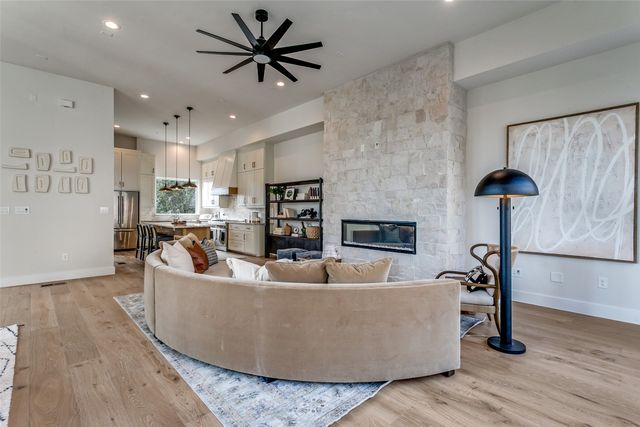 250 E Dallas Road 121, Grapevine, TX 76051