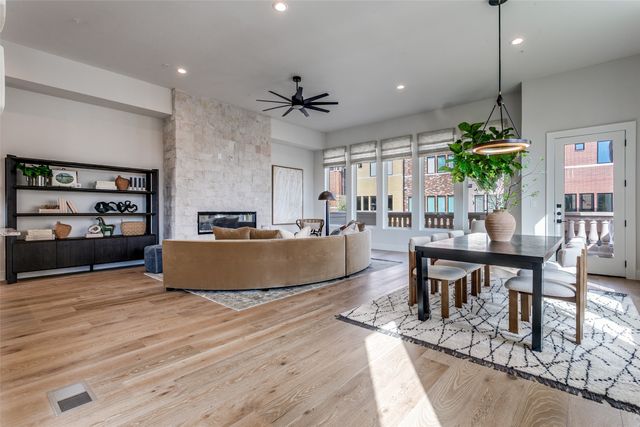 250 E Dallas Road 121, Grapevine, TX 76051