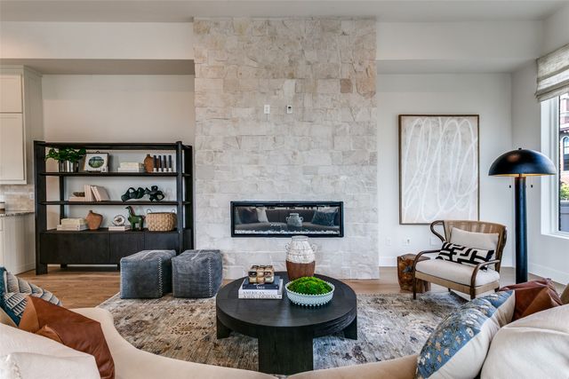 250 E Dallas Road 121, Grapevine, TX 76051