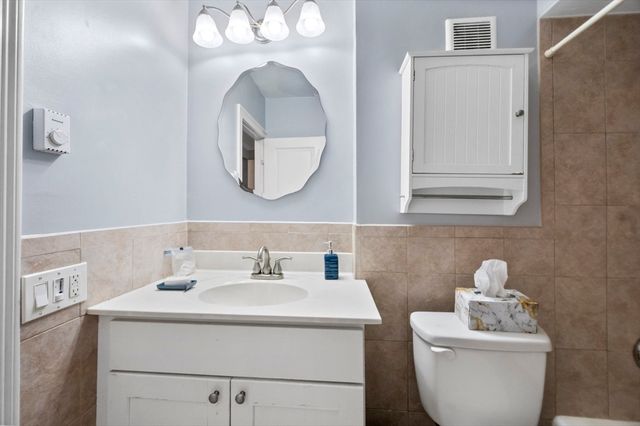 47 Alvarado Ave 1D, Worcester, MA 01604