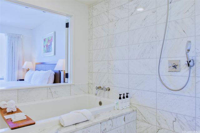 223 Saratoga Road 2601, Honolulu, HI 96815