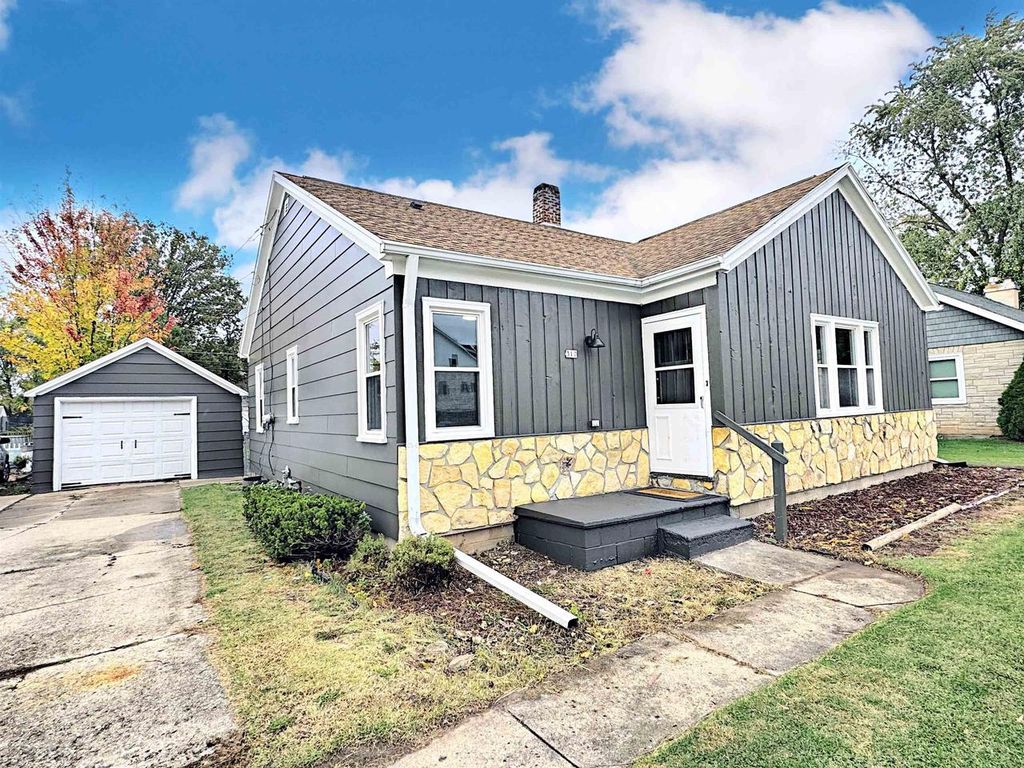 310 W RYAN STREET, Brillion, WI 54110