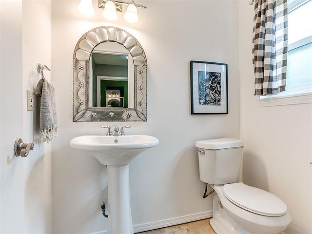 7309 N Hammond Avenue, Warr Acres, OK 73132