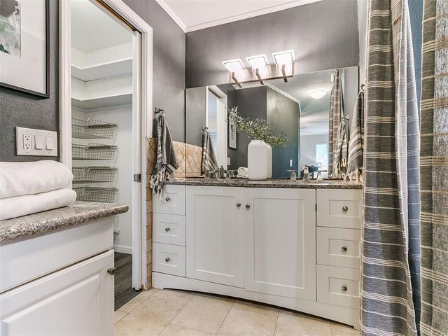 7309 N Hammond Avenue, Warr Acres, OK 73132