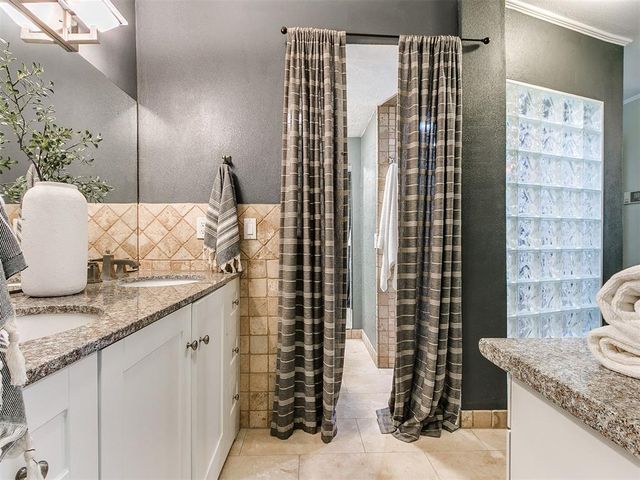 7309 N Hammond Avenue, Warr Acres, OK 73132