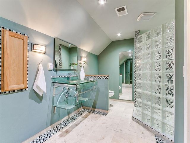 7309 N Hammond Avenue, Warr Acres, OK 73132
