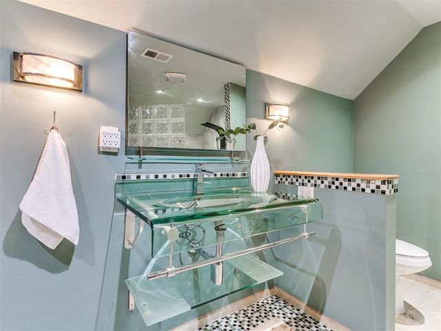 7309 N Hammond Avenue, Warr Acres, OK 73132