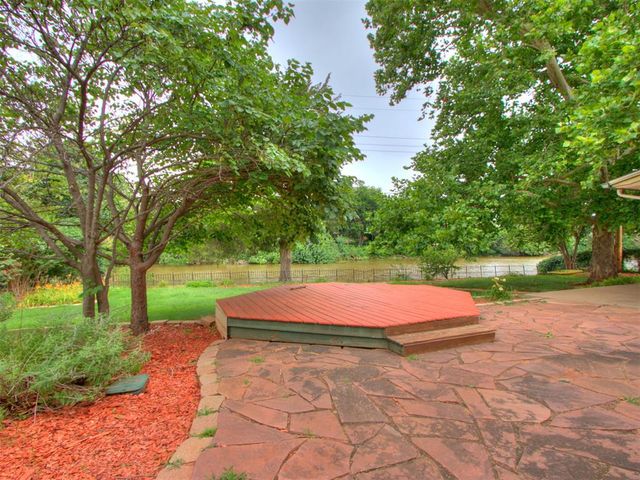 7309 N Hammond Avenue, Warr Acres, OK 73132