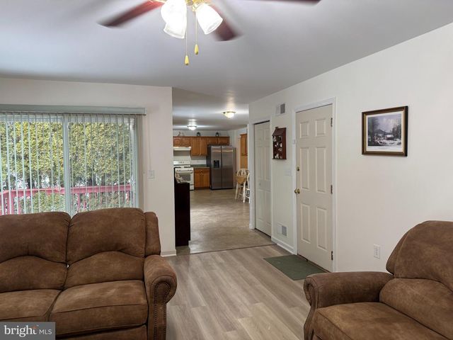 140 THOMAS DR, York, PA 17404