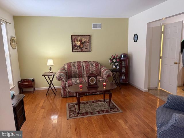 140 THOMAS DR, York, PA 17404