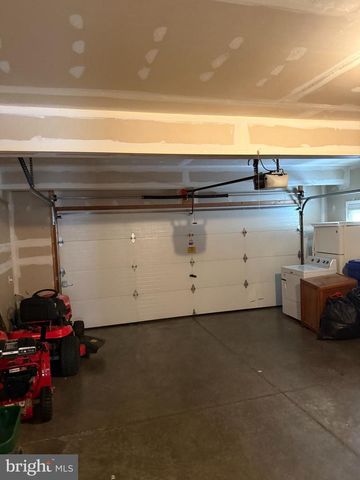 140 THOMAS DR, York, PA 17404