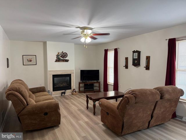 140 THOMAS DR, York, PA 17404