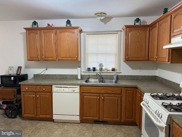 140 THOMAS DR, York, PA 17404