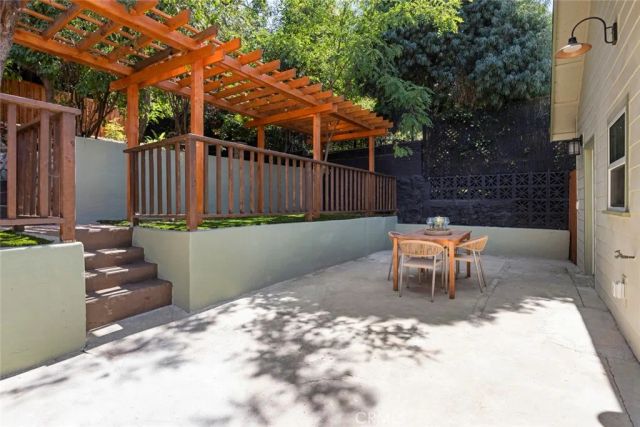 5850 Burwood Ave, Los Angeles, CA 90042