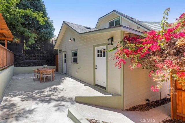 5850 Burwood Ave, Los Angeles, CA 90042